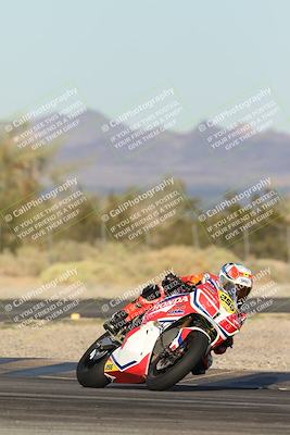media/Nov-02-2025-CVMA (Sun) [[337aff29ab]]/Race 17-Amateur Supersport Middleweight/